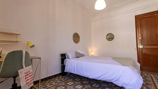 Rooms in Barcelona Eixample - photo 2