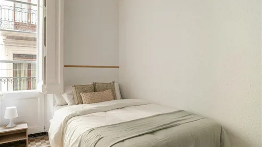 Rooms in Barcelona Ciutat Vella - photo 2