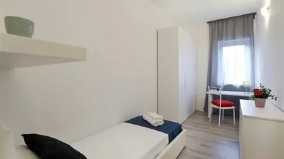 Room for rent in Milano Zona 6 - Barona, Lorenteggio, Milan