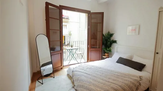 Rooms in Barcelona Ciutat Vella - photo 1