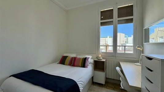 Rooms in Barcelona Eixample - photo 2