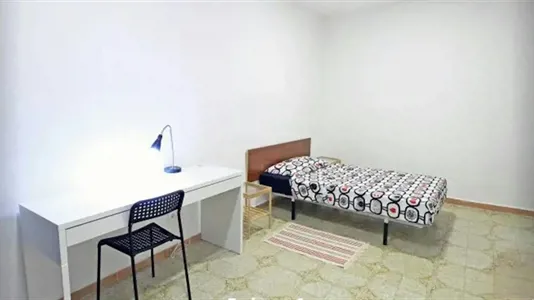 Rooms in Barcelona Ciutat Vella - photo 2