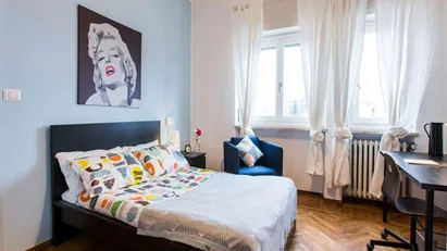 Room for rent in Milano Zona 6 - Barona, Lorenteggio, Milan