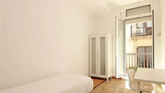 Rooms in Barcelona Ciutat Vella - photo 1