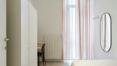 Room for rent in Milano Zona 6 - Barona, Lorenteggio, Milan