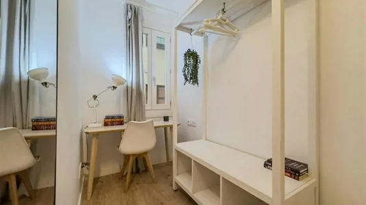 Rooms in Barcelona Ciutat Vella - photo 3