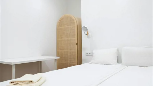 Rooms in Barcelona Eixample - photo 2