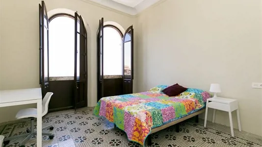 Rooms in Granada - photo 1