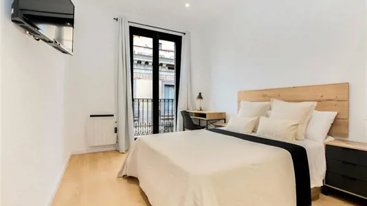 Rooms in Barcelona Ciutat Vella - photo 2