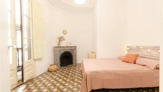 Rooms in Barcelona Ciutat Vella - photo 3