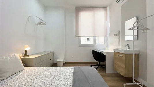 Rooms in Barcelona Ciutat Vella - photo 3