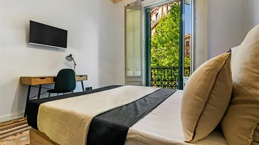 Rooms in Barcelona Eixample - photo 3