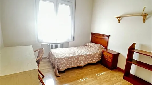 Rooms in Zaragoza - photo 1