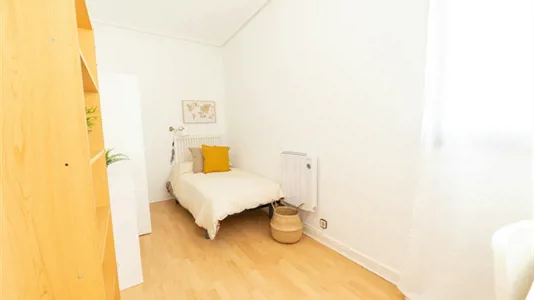 Rooms in Bilbao - photo 3