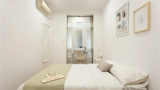 Rooms in Barcelona Ciutat Vella - photo 2