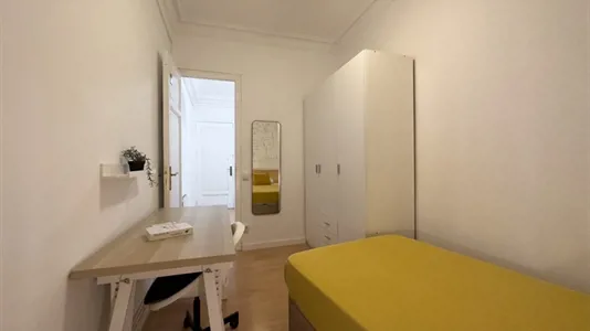 Rooms in Barcelona Ciutat Vella - photo 2