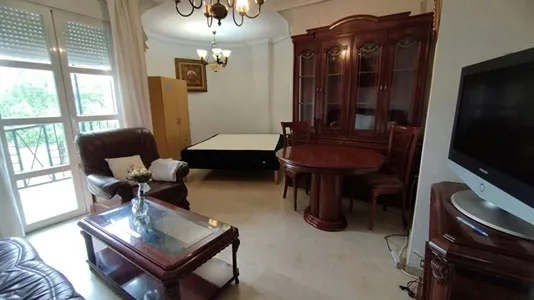 Rooms in Córdoba - photo 2