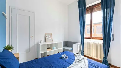 Room for rent in Milano Zona 8 - Fiera, Gallaratese, Quarto Oggiaro, Milan