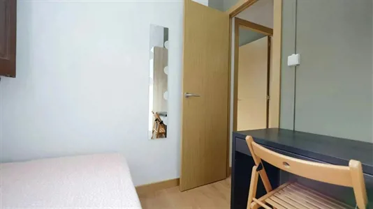 Rooms in Barcelona Ciutat Vella - photo 2