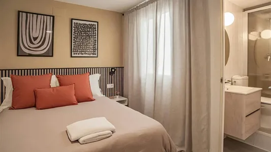 Rooms in Barcelona Ciutat Vella - photo 2