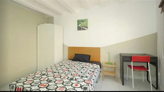 Rooms in Barcelona Ciutat Vella - photo 2