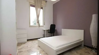 Room for rent in Milano Zona 6 - Barona, Lorenteggio, Milan