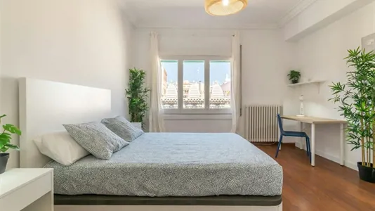 Rooms in Barcelona Eixample - photo 3