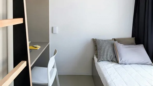 Rooms in Badalona - photo 2