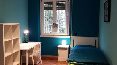 Room for rent in Milano Zona 8 - Fiera, Gallaratese, Quarto Oggiaro, Milan