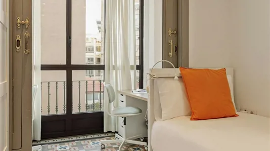 Rooms in Barcelona Eixample - photo 2