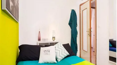 Room for rent in Milano Zona 6 - Barona, Lorenteggio, Milan