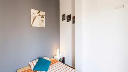 Room for rent in Milano Zona 6 - Barona, Lorenteggio, Milan