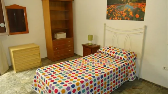 Rooms in Córdoba - photo 1