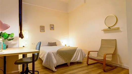 Rooms in Barcelona Ciutat Vella - photo 3