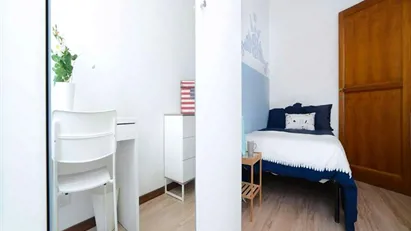 Room for rent in Milano Zona 6 - Barona, Lorenteggio, Milan