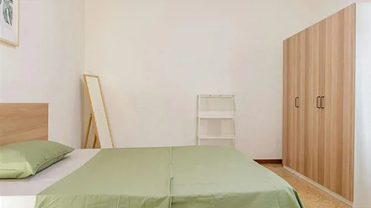 Rooms in Milano Zona 8 - Fiera, Gallaratese, Quarto Oggiaro - photo 2