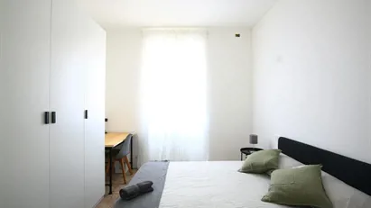 Room for rent in Milano Zona 9 - Porta Garibaldi, Niguarda, Milan