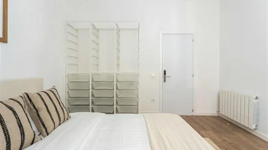 Rooms in Barcelona Eixample - photo 2