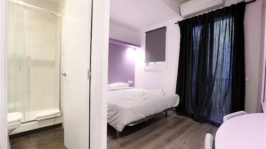 Rooms in Barcelona Ciutat Vella - photo 3