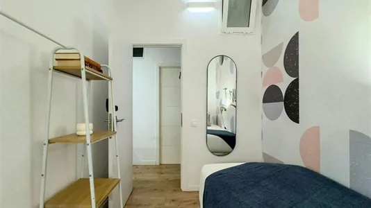 Rooms in Barcelona Ciutat Vella - photo 2