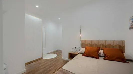 Rooms in Barcelona Eixample - photo 3