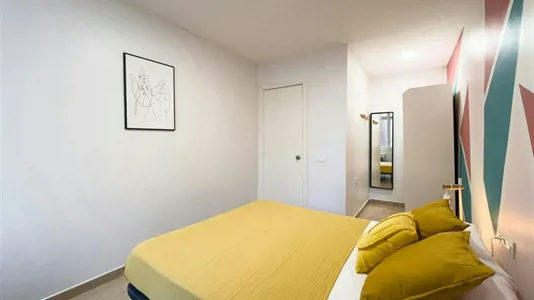 Rooms in Barcelona Ciutat Vella - photo 3