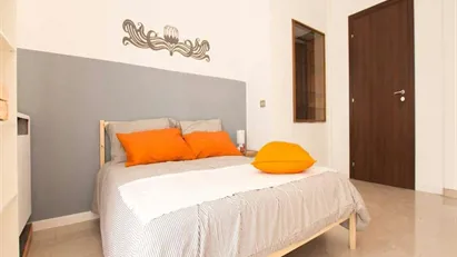 Room for rent in Milano Zona 6 - Barona, Lorenteggio, Milan