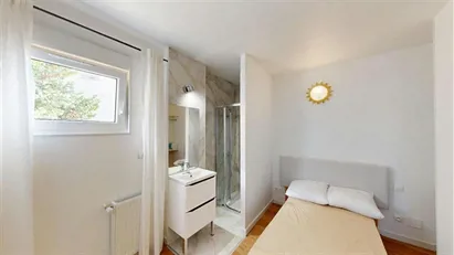 Room for rent in Saint-Julien-en-Genevois, Auvergne-Rhône-Alpes