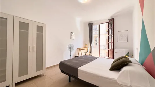 Rooms in Barcelona Ciutat Vella - photo 2