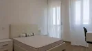 Room for rent, Milano Zona 6 - Barona, Lorenteggio, Milan, Viale San Gimignano, Italy