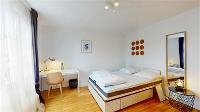 Room for rent in Fontainebleau, Île-de-France