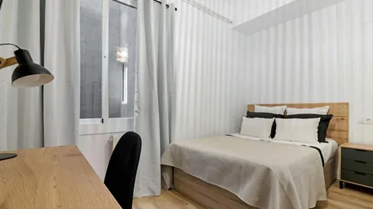 Rooms in Barcelona Eixample - photo 2