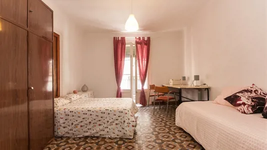 Rooms in Barcelona Ciutat Vella - photo 3