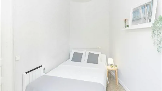 Rooms in Barcelona Eixample - photo 2